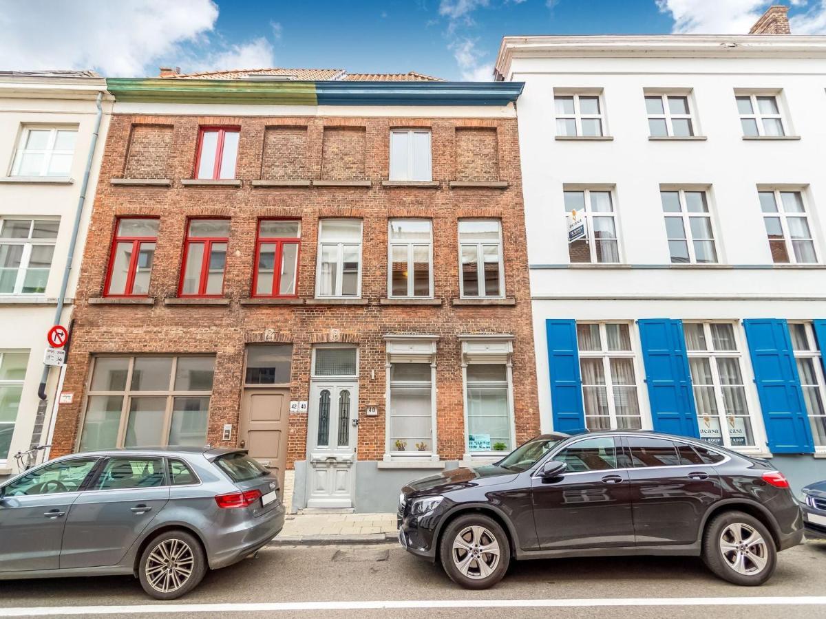 Town House With View Over The 3 Towers Of Brügge Exterior foto