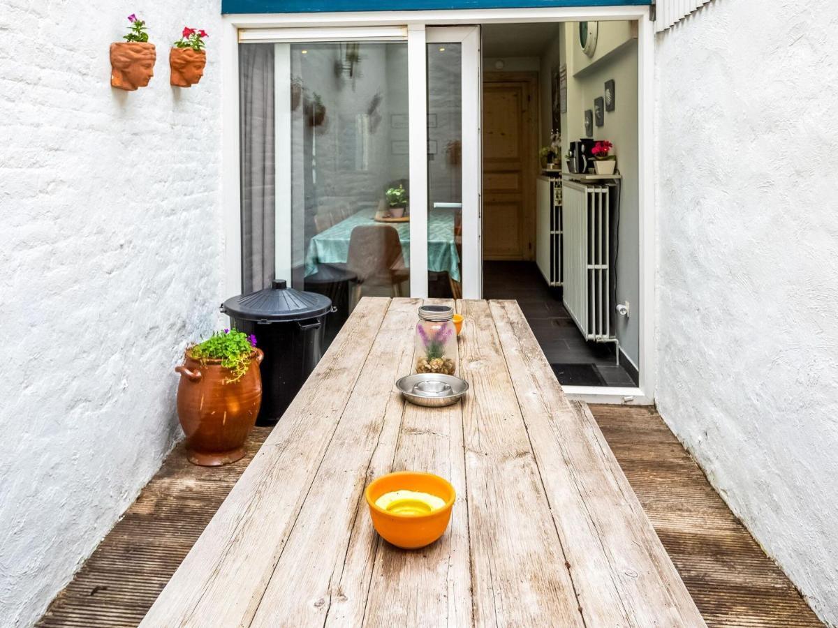 Town House With View Over The 3 Towers Of Brügge Exterior foto