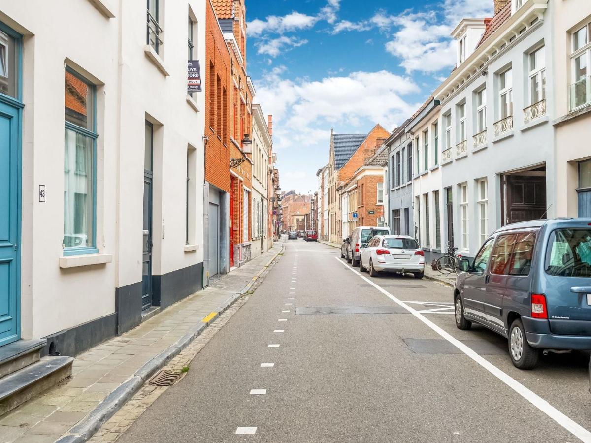 Town House With View Over The 3 Towers Of Brügge Exterior foto